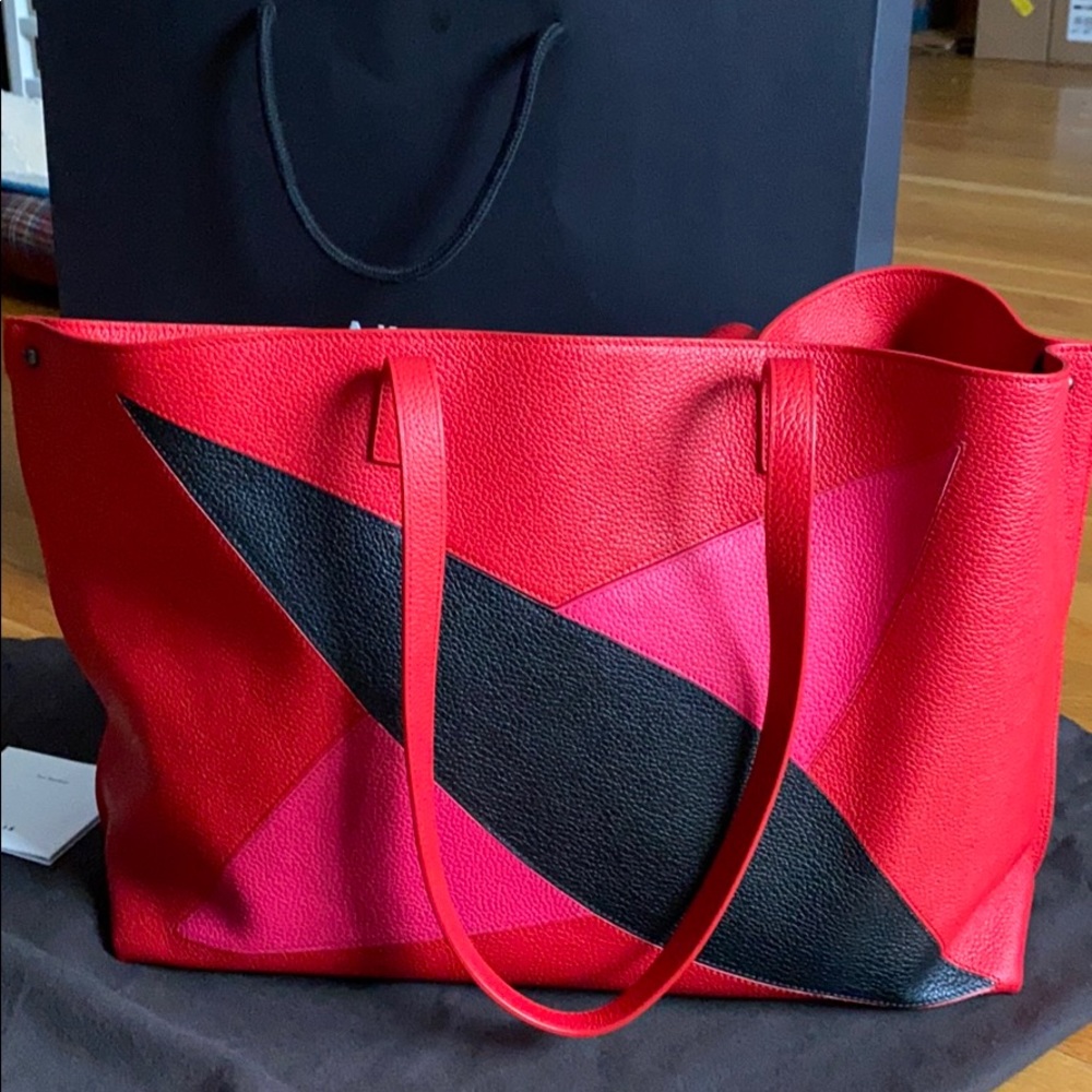AKRIS REVERSIBLE BAG two different shapes